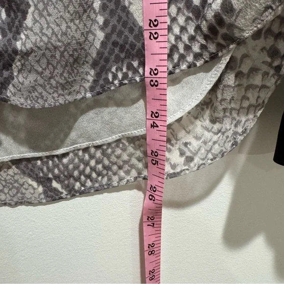 Diane von Furstenberg Lane Silk Chiffon Snake Print Blouse‎ – Size 2 - Picture 12 of 14